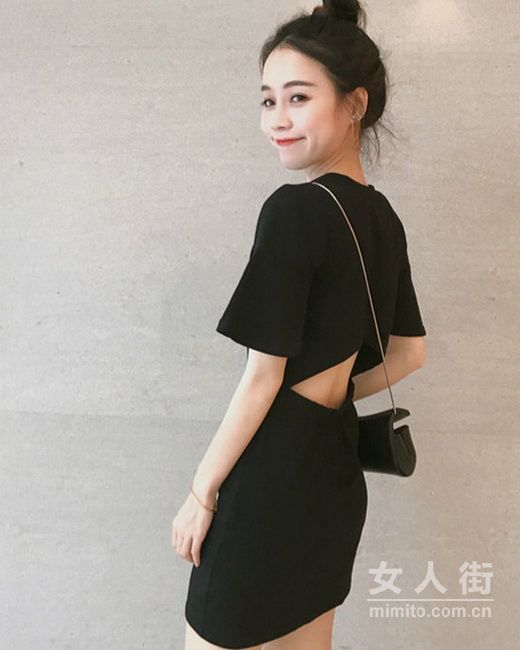 性感界的老大哥露背裝來襲，準(zhǔn)備好了嗎